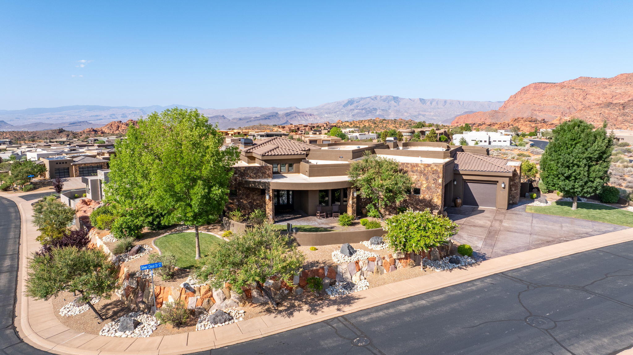 Property Photo:  2203 W Silver Cloud Dr  UT 84770 