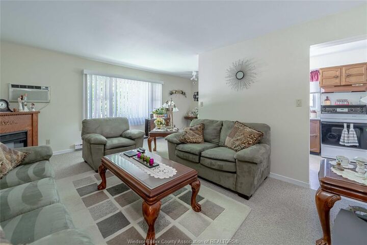 Property Photo: 25 Hillview Crescent 204 ON N9Y 1J5