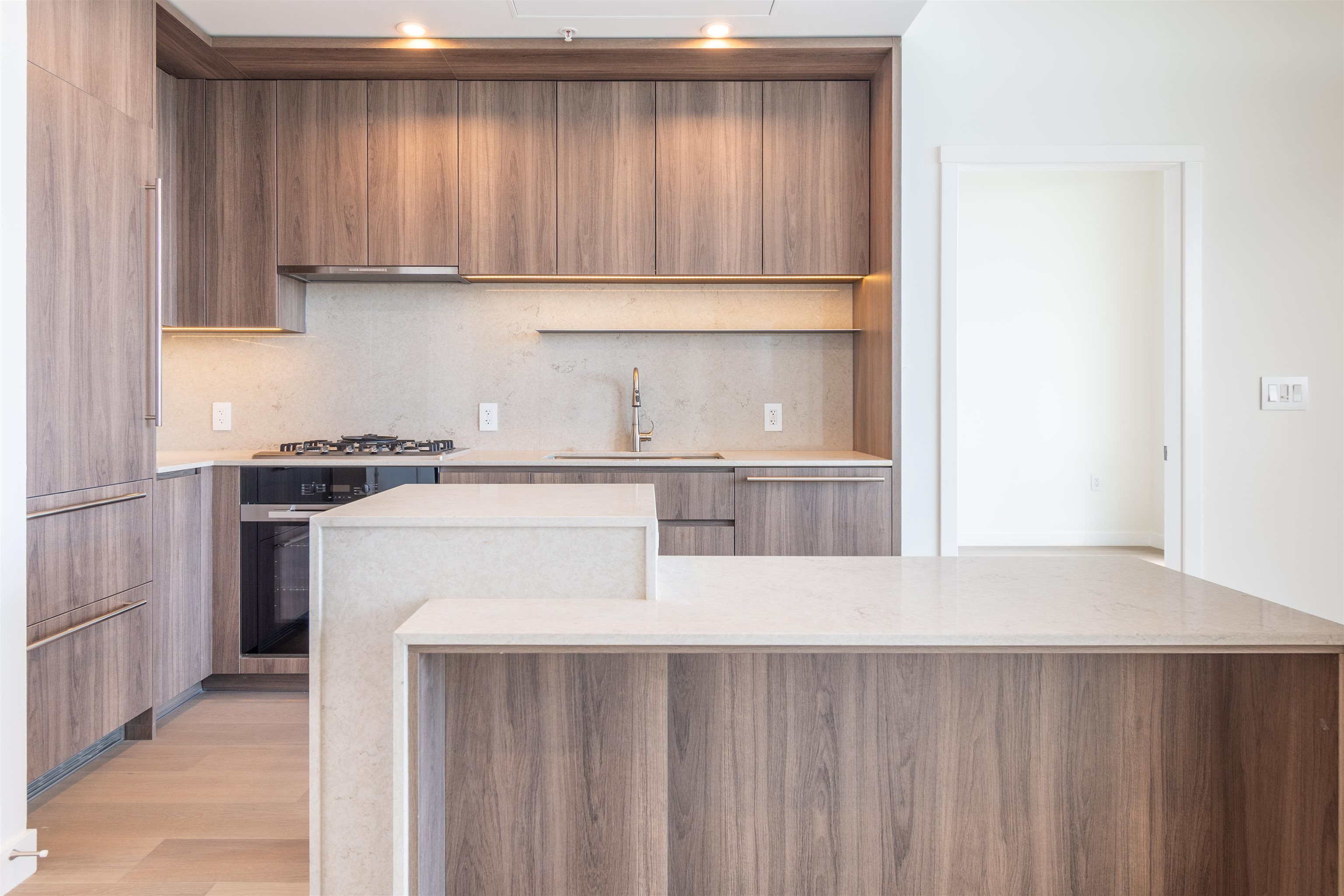 Property Photo:  5212 Cambie Street 505  BC V5Z 2Z7 
