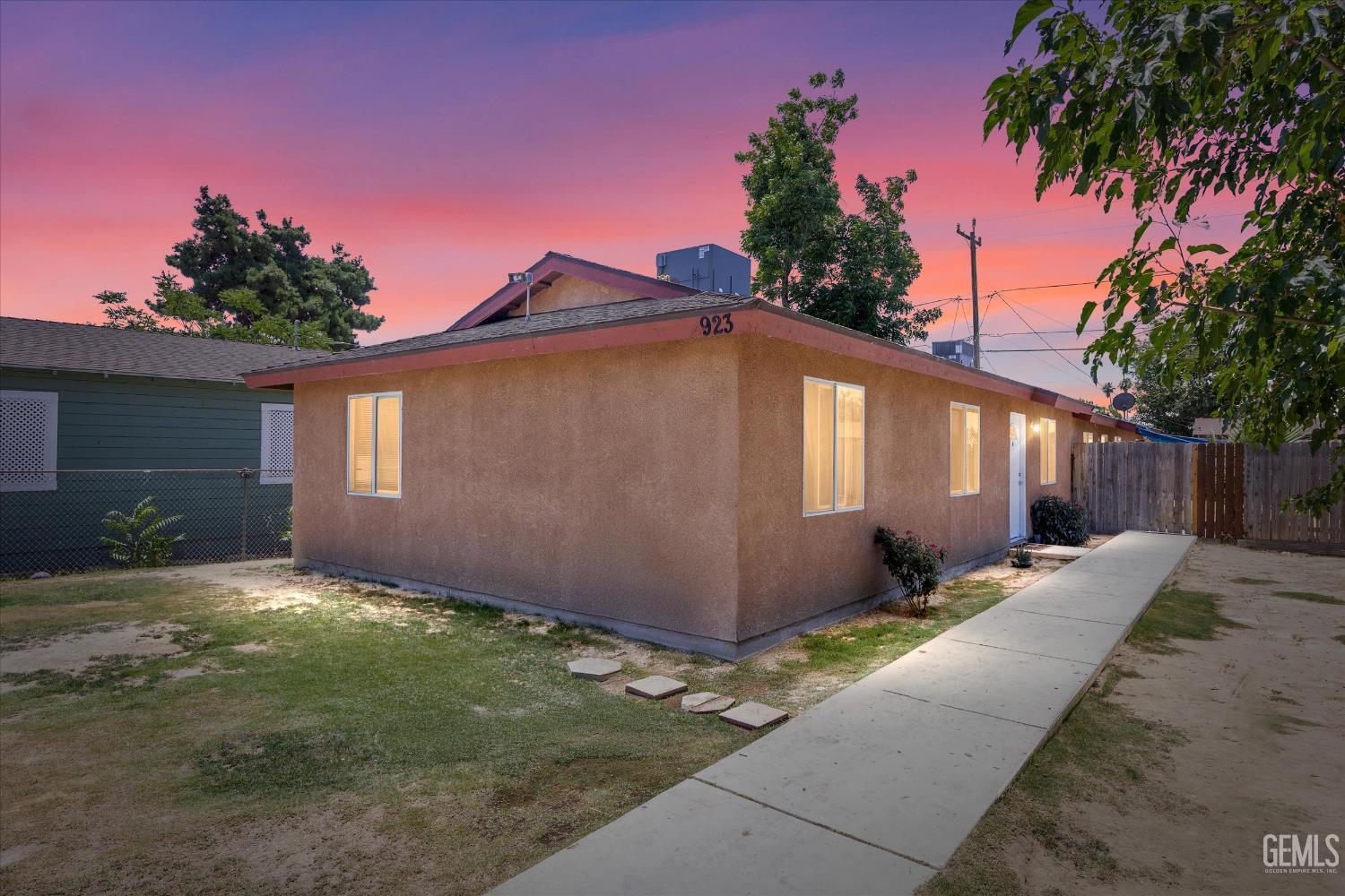 923 Eureka Street  Bakersfield CA 93305 photo