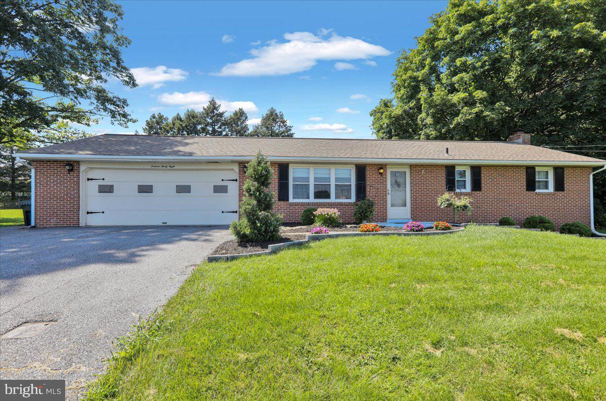 Property Photo: 1638 Apple Street PA 17522
