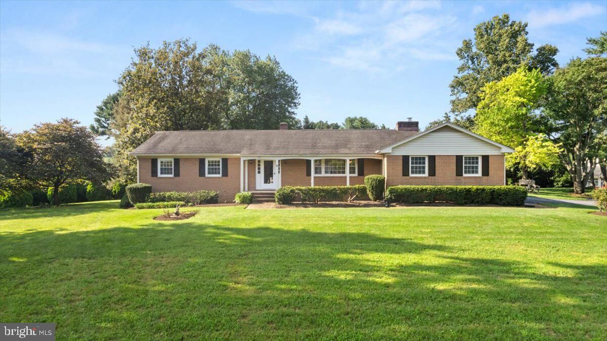 Property Photo: 101 Dutton Place VA 22601