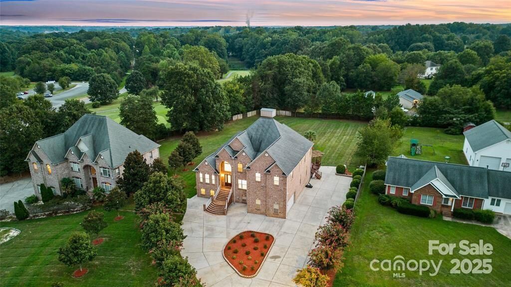 Property Photo: 109 Dabbling Duck Circle NC 28117