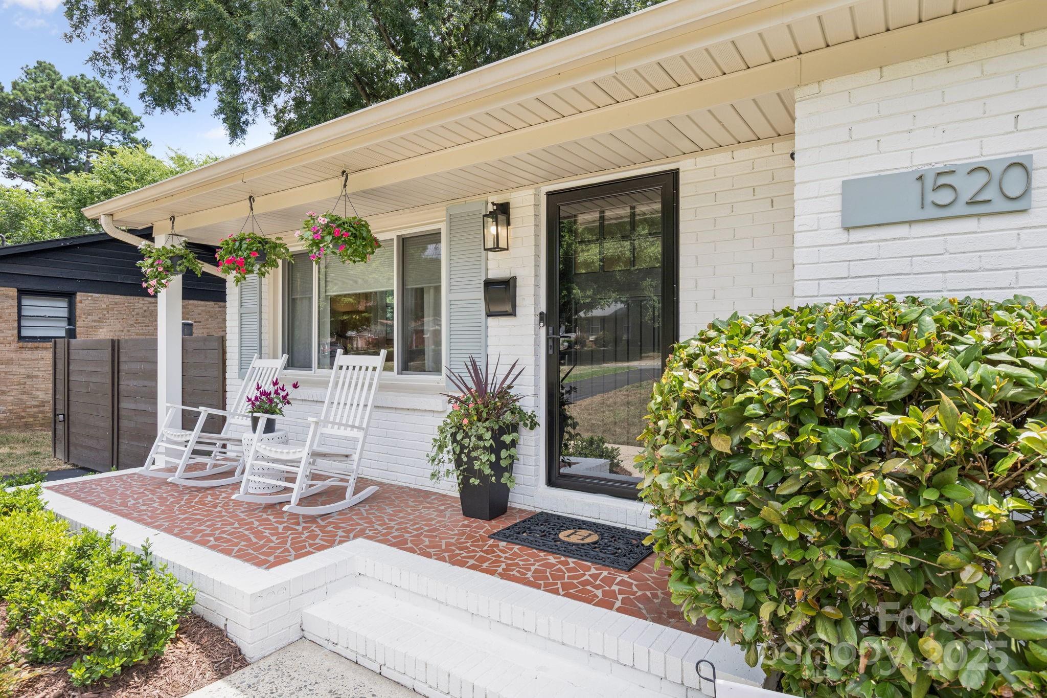 Property Photo: 1520 Starbrook Drive NC 28210