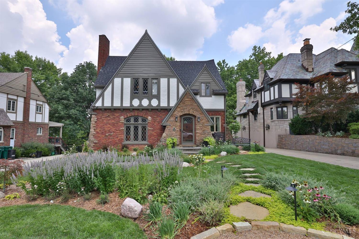 Property Photo: 716 Mannington Avenue OH 45226