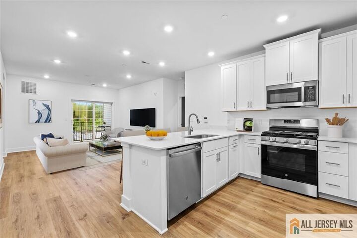 28304 Radford Court 2822  Middlesex NJ 08690 photo