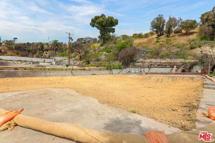 Property Photo:  820 Jacon Way  CA 90272 