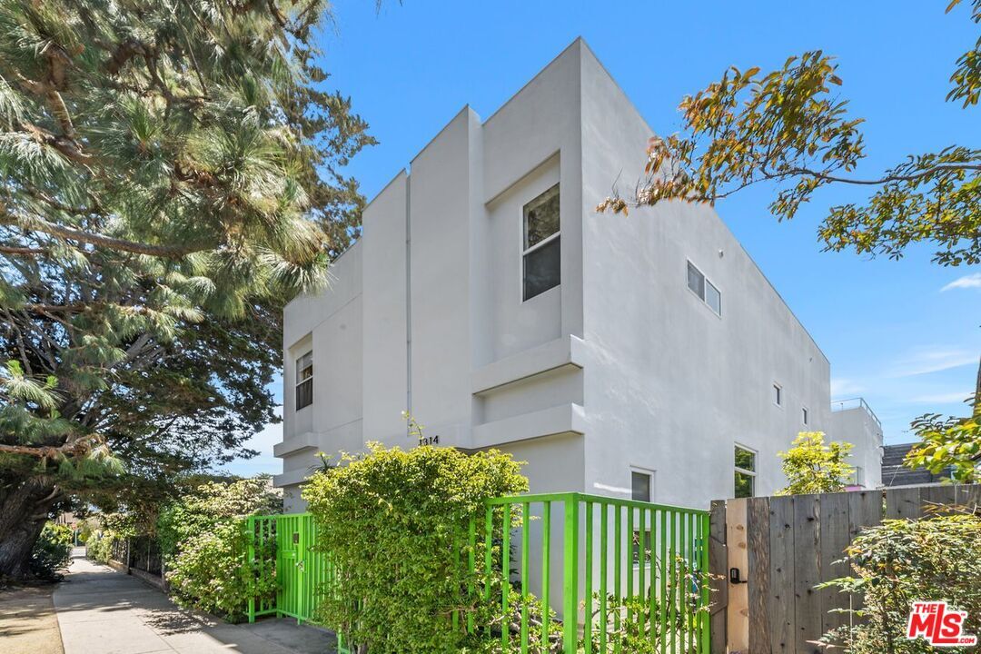 1314 Cabrillo Ave  Venice CA 90291 photo