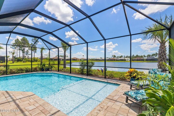 Property Photo: 8894 Coral Reef Way FL 32413
