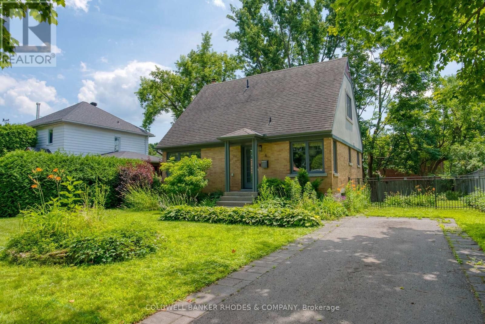 Photo de la propriété: 6 Jeffrey Avenue ON K1K 0E2