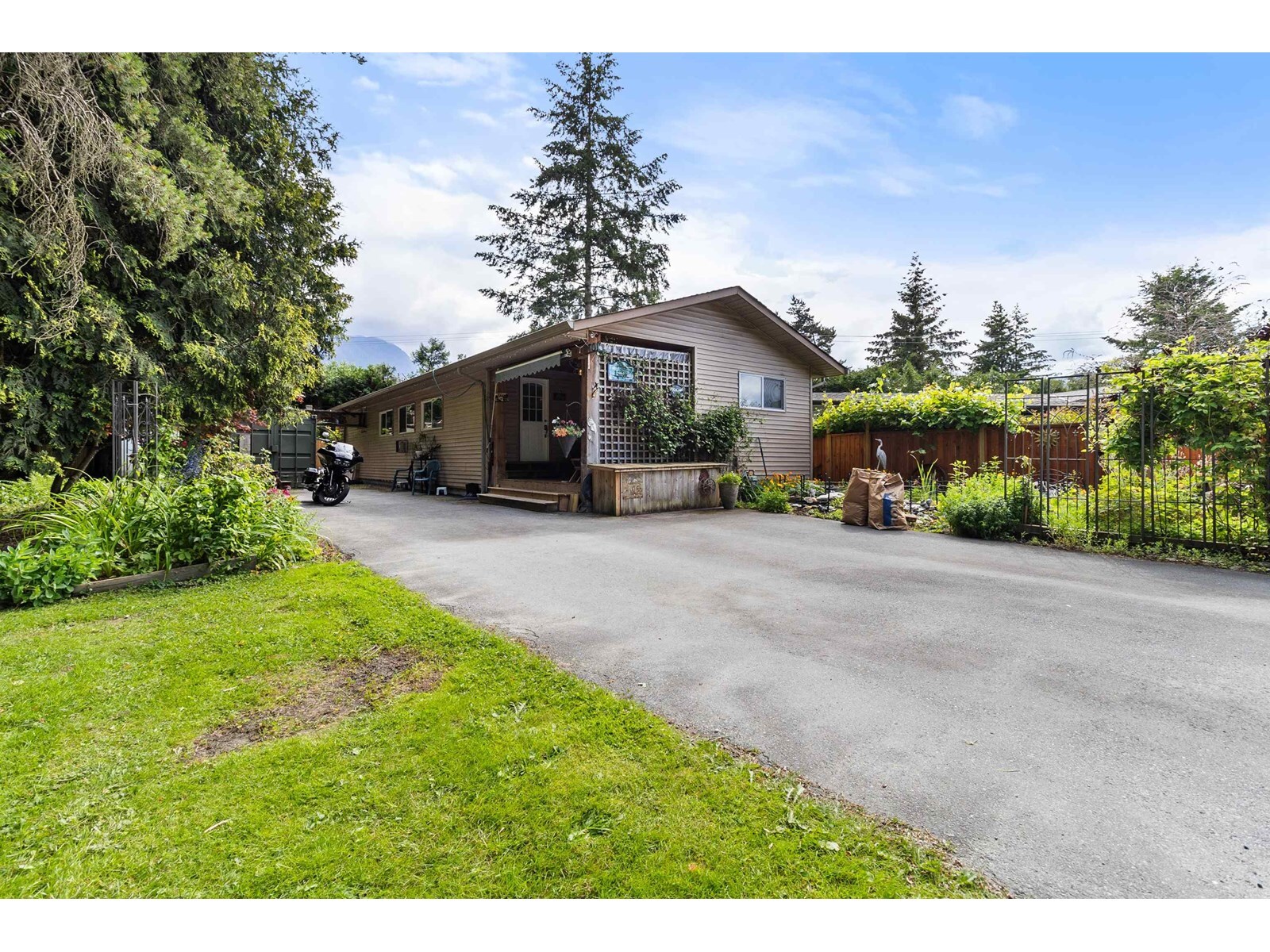 46511 Chilliwack Lake Road 107  Sardis - Chwk River Valley BC V2R 3S4 photo