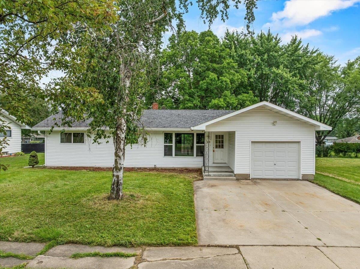 Property Photo:  417 East Franklin Street  WI 54449 