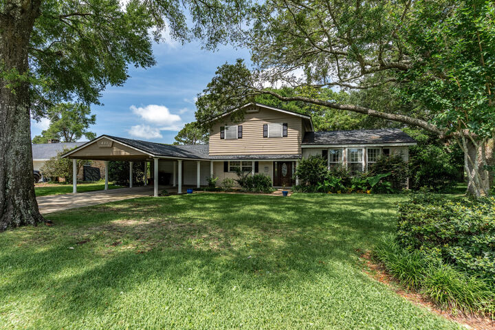 631 NE Country Club Avenue  Fort Walton Beach FL 32547 photo