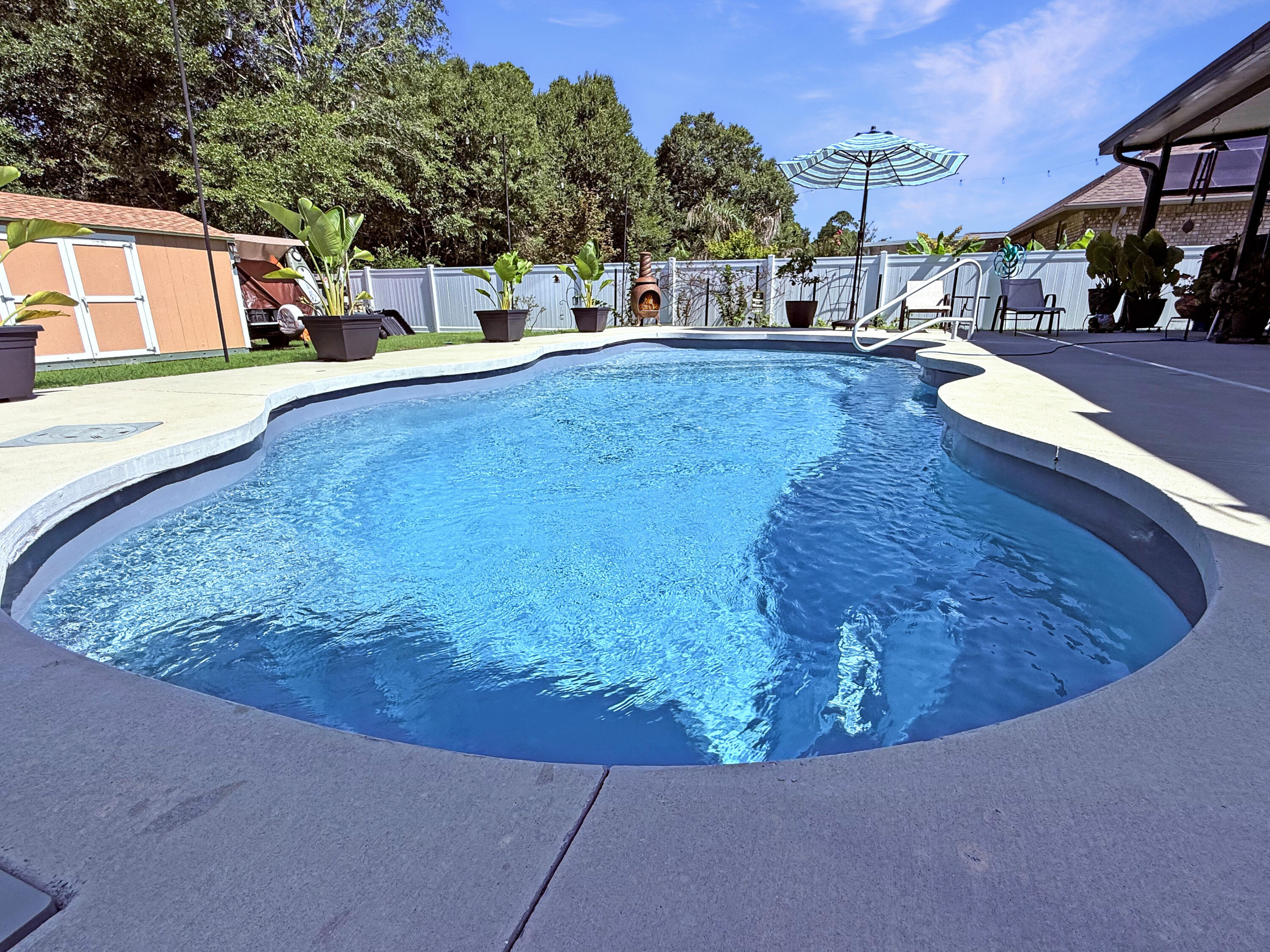 Property Photo: 5430 Jenee Court FL 32539