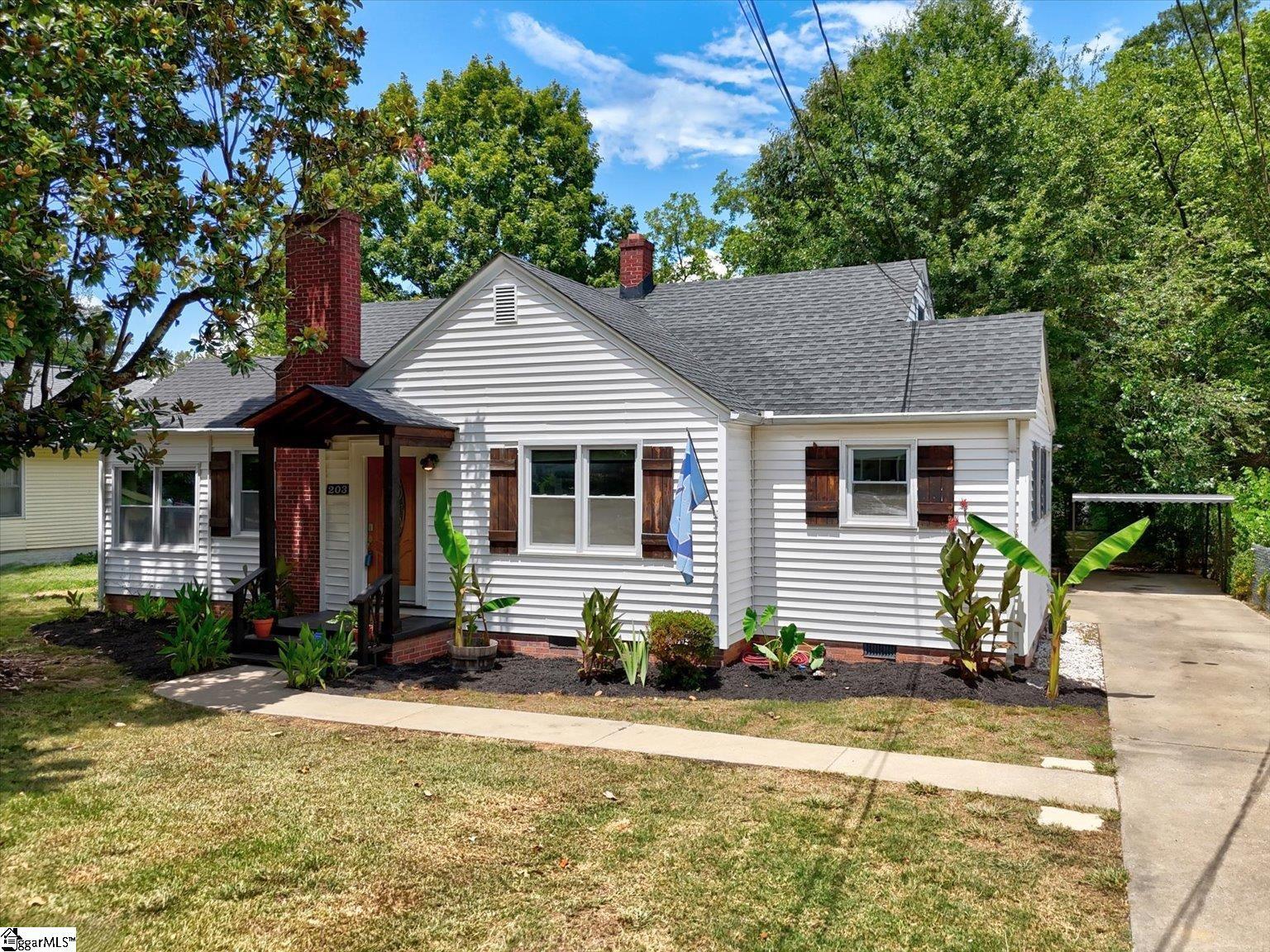 Property Photo: 203 E Arlington Avenue SC 29651