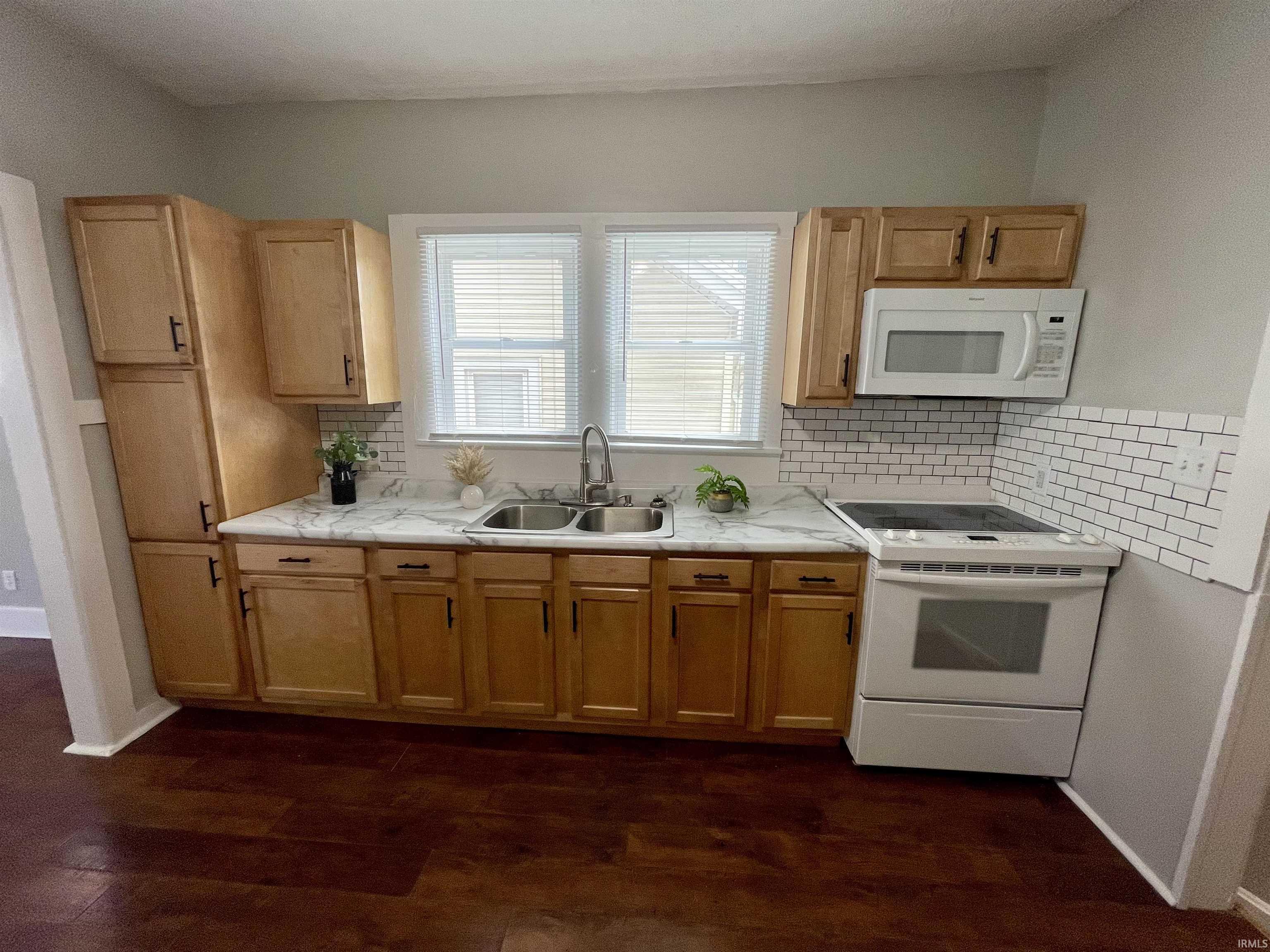 Property Photo: 715 E Louisiana Street IN 47711