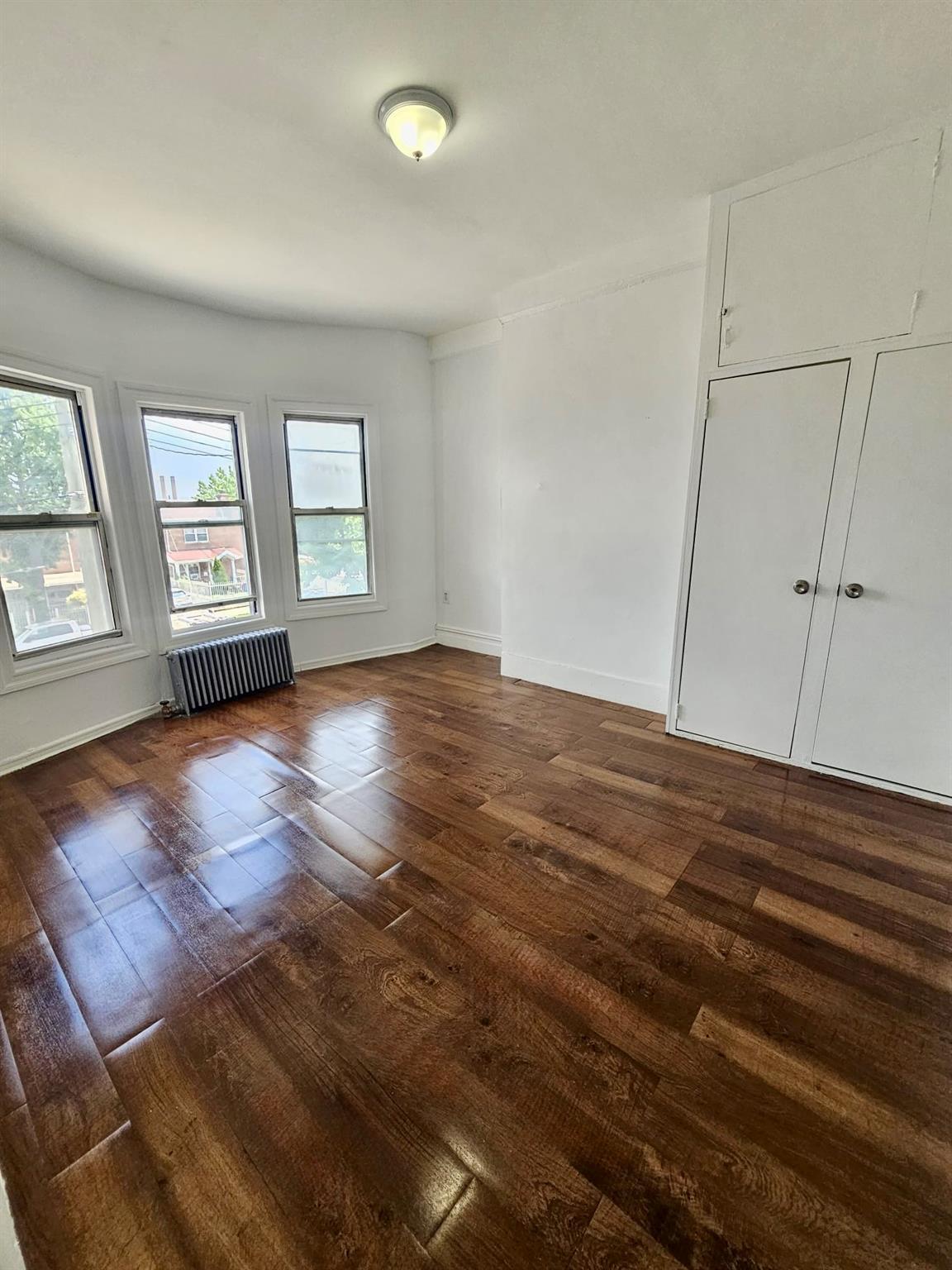 Property Photo: 909 Castle Hill Avenue NY 10473