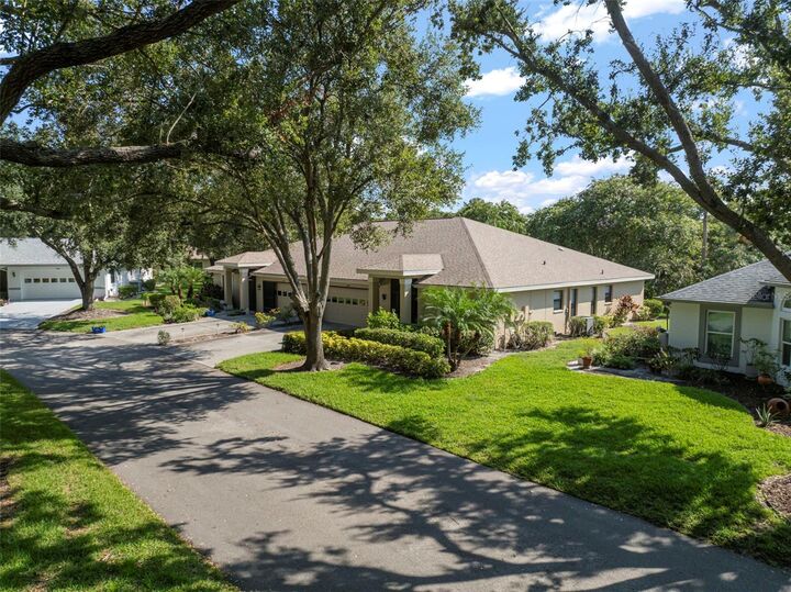 Property Photo: 1609 Laughton Place FL 33573