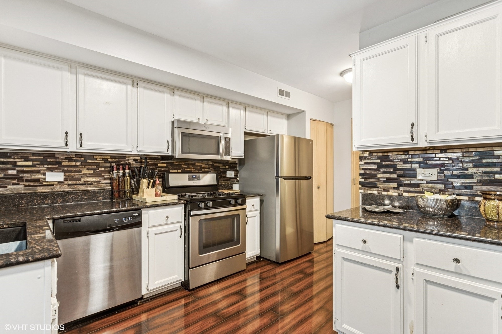 Property Photo: 117 Cammeron Court IL 60504