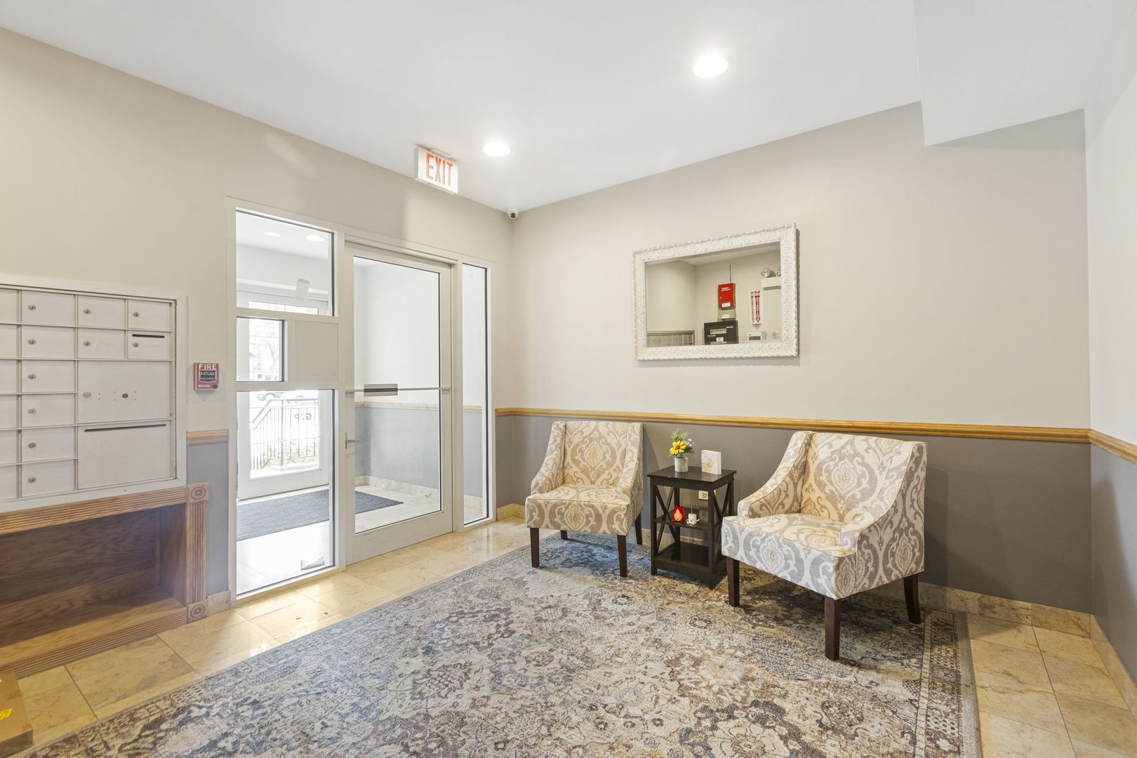 Property Photo:  124 W Colfax Street 301  IL 60067 