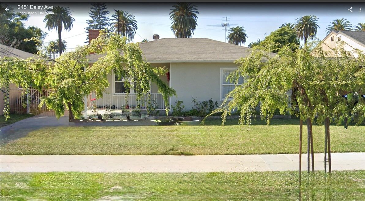 Property Photo:  2451 Daisy Avenue  CA 90806 