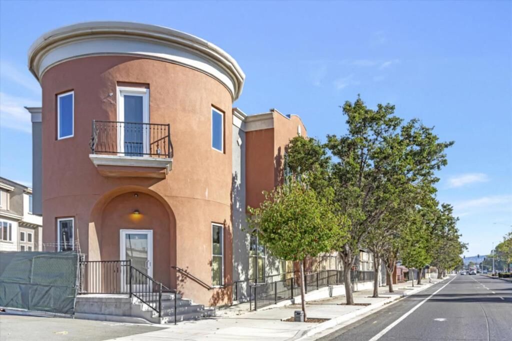 Property Photo:  825 W A Street 1  CA 94541 