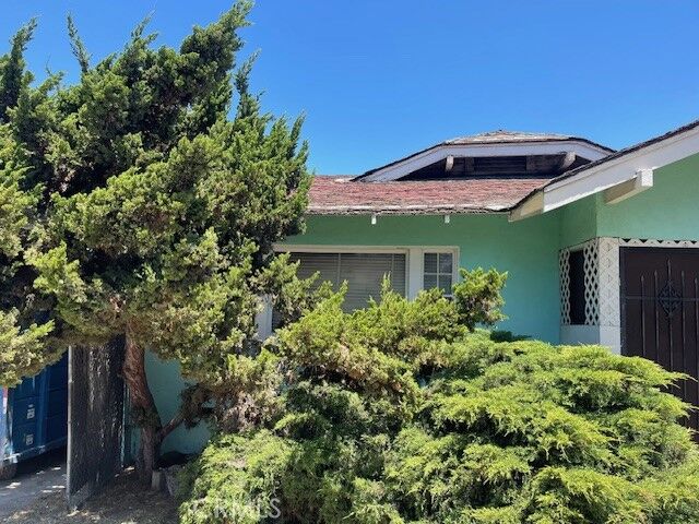 Property Photo:  235 E Eldridge Street  CA 90807 