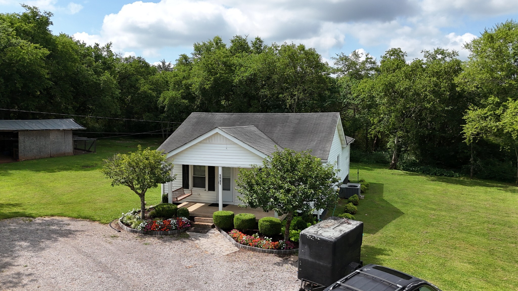 Property Photo: 1851 W Jefferson Pike TN 37129