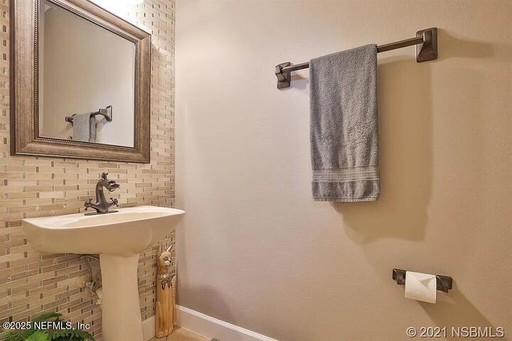 Property Photo: 453 Venetian Villa Drive FL 32168