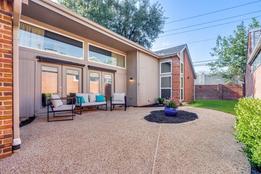 Property Photo:  6735 Northcreek Lane  TX 75240 