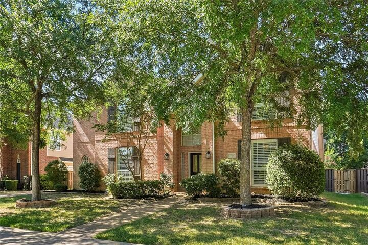 Property Photo: 719 Bryson Way TX 76092