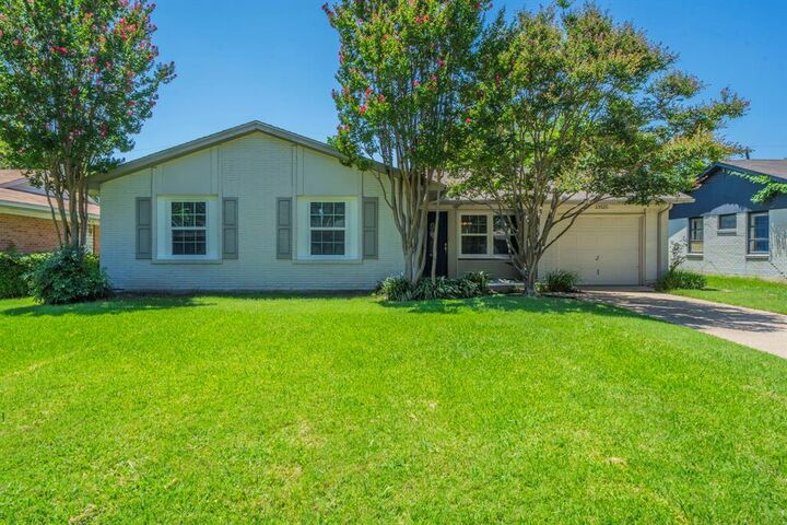 Property Photo: 13525 Mount Castle Drive TX 75234