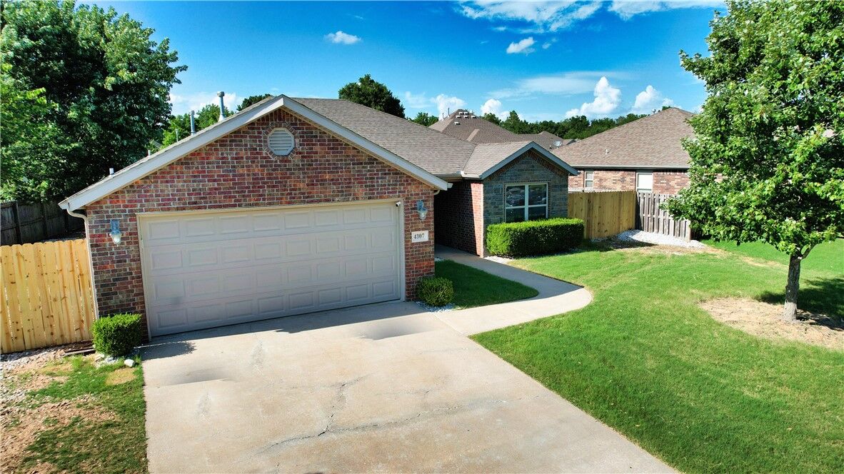 Property Photo: 4307 W Langmead Drive AR 72758