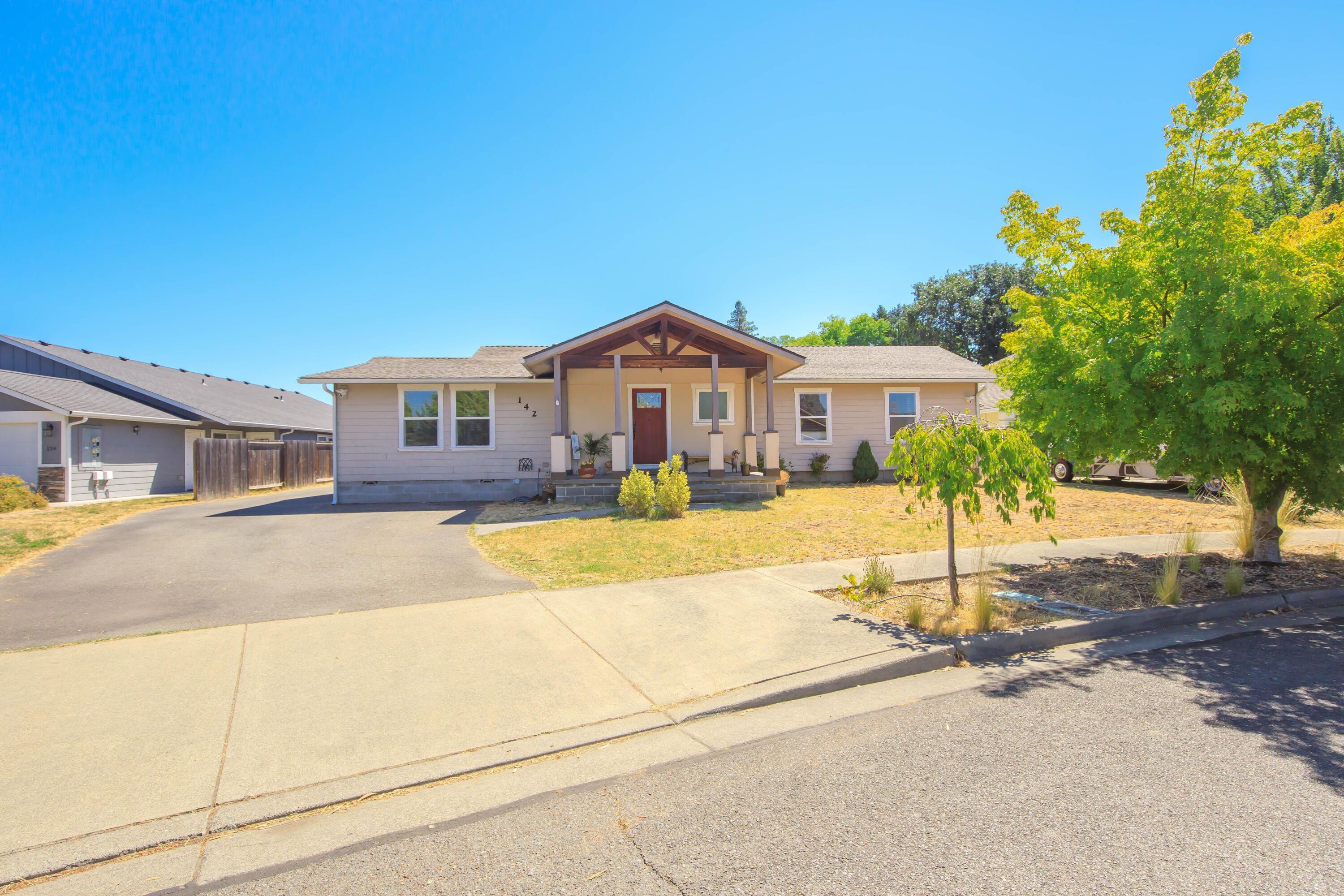 Property Photo:  142 SW Jenn Way  OR 97527 