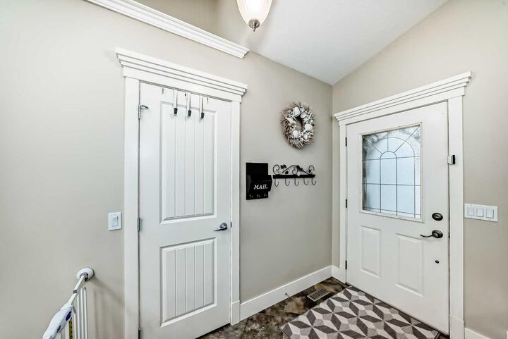 Property Photo:  195 West Lakeview Circle  AB T1X 1M5 