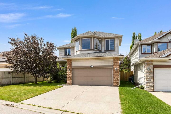 Property Photo:  11 Simcoe Crescent SW  AB T3H 4K6 