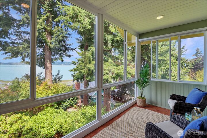 Property Photo:  420  1st Street  WA 98260 