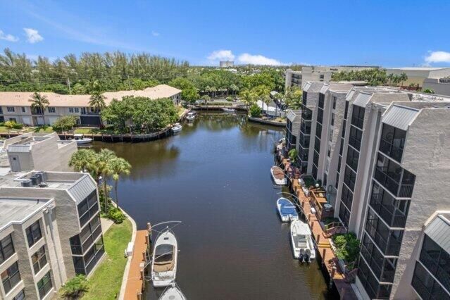 Property Photo:  6 Royal Palm Way 509  FL 33432 
