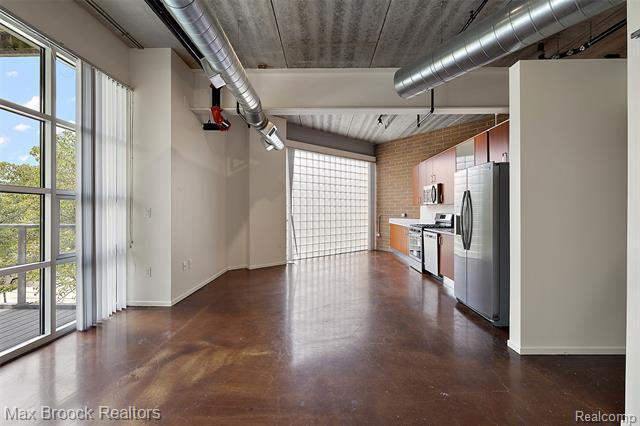 Property Photo: 333 E Parent Avenue 14 MI 48067