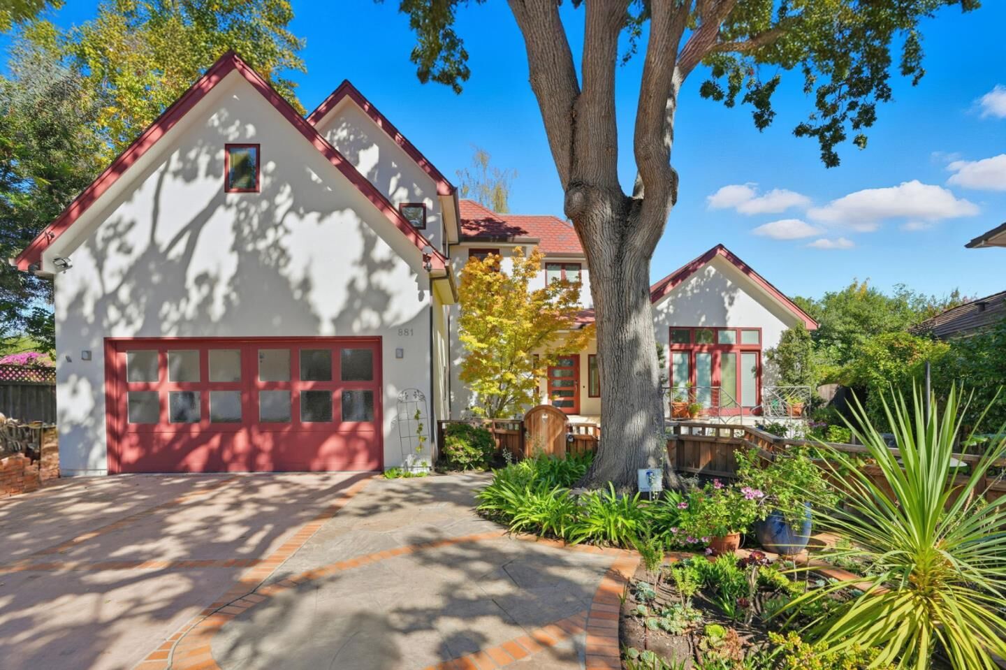 Property Photo: 881 Northampton Drive CA 94303