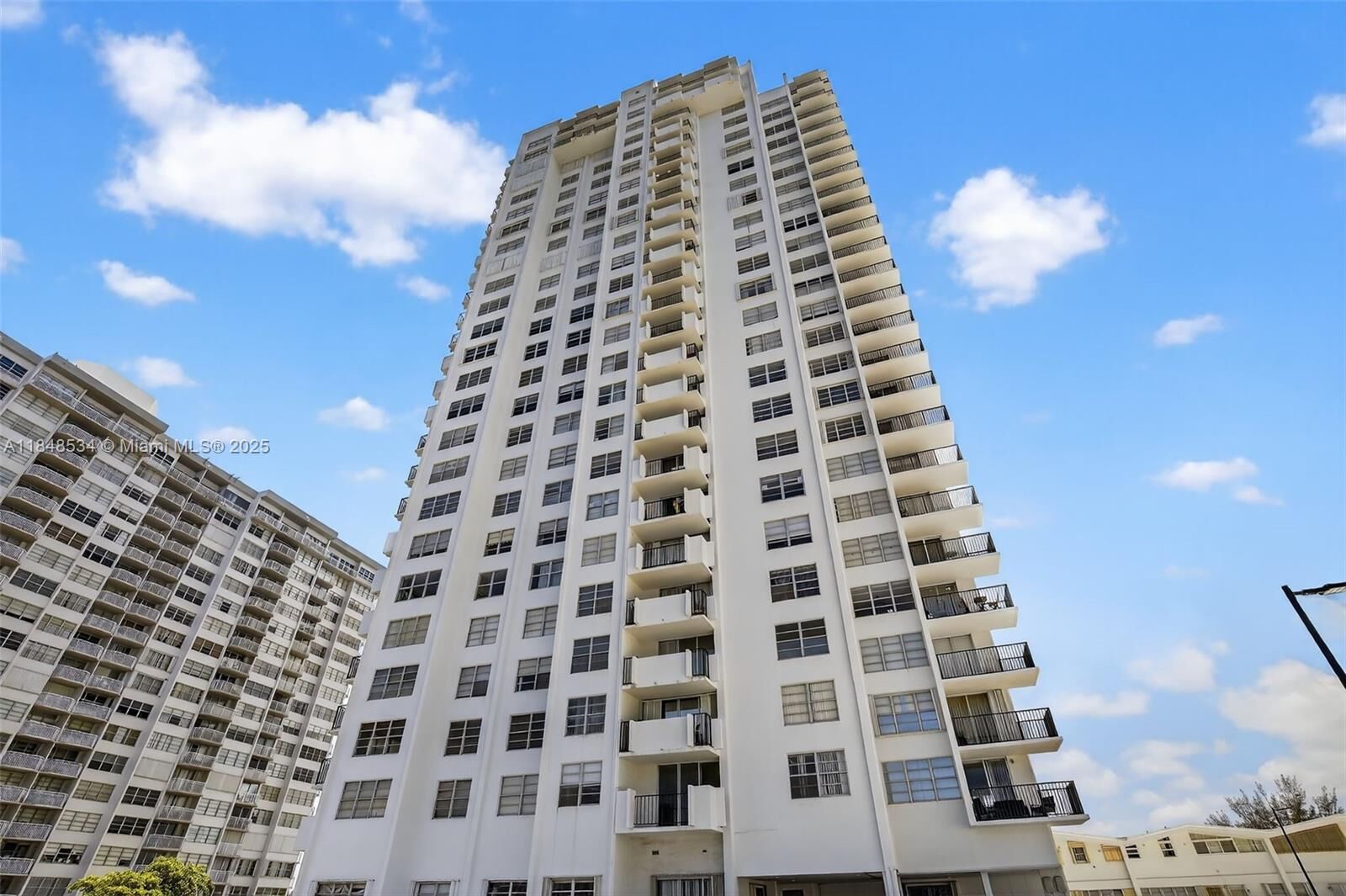 Property Photo: 2750 NE 183rd St 506 FL 33160