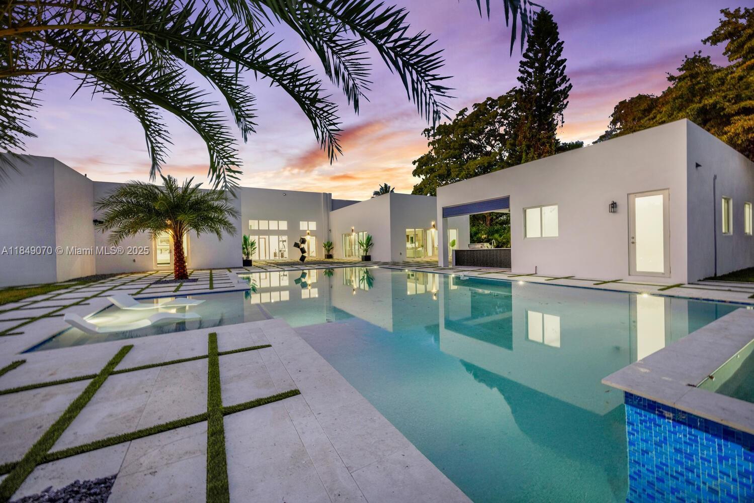 Property Photo: 11220 SW 95th St FL 33176