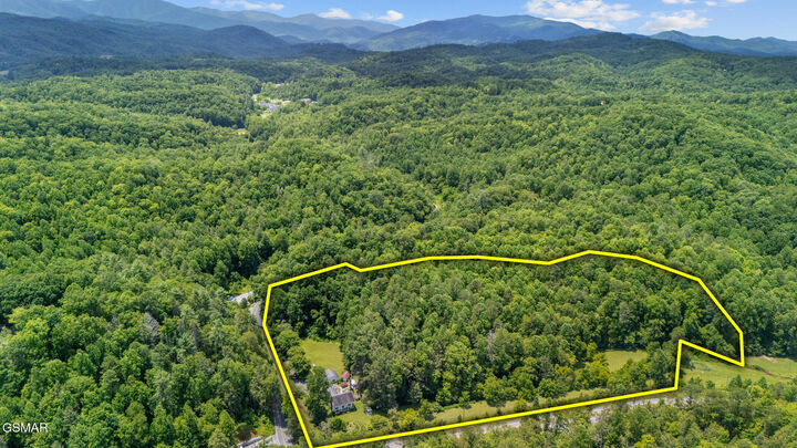 Property Photo: 1139 Glades Road TN 37738