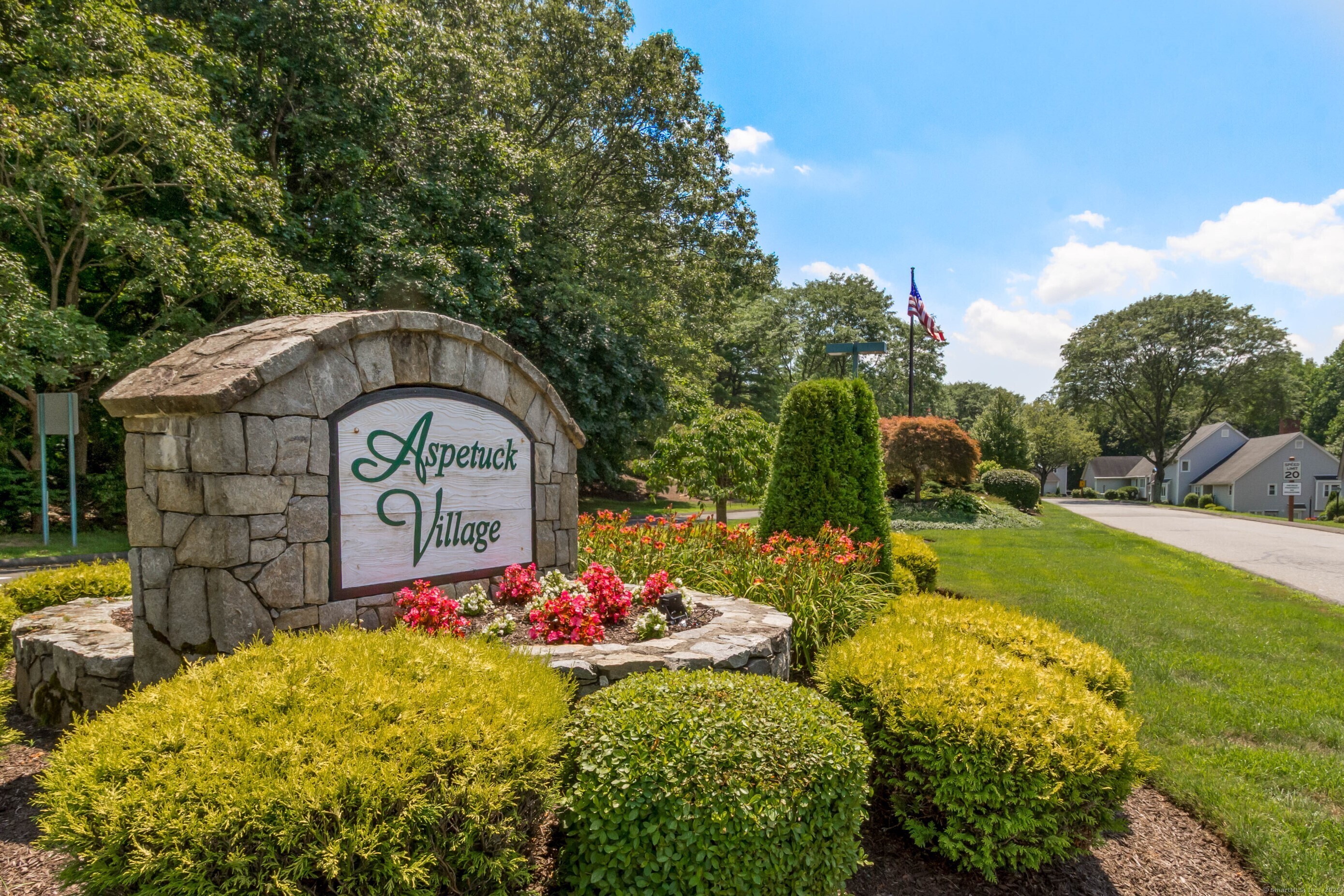 Property Photo: 309 Aspetuck Trail 309 CT 06484