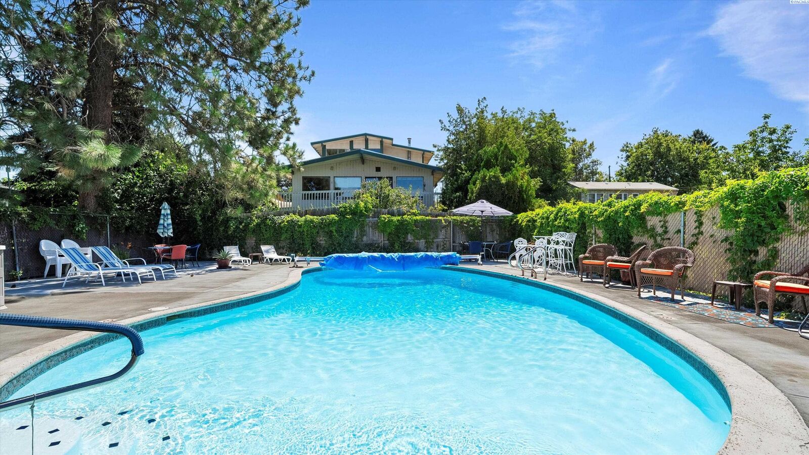 Property Photo: 4414 W Rio Grande Ave Unit F WA 99336