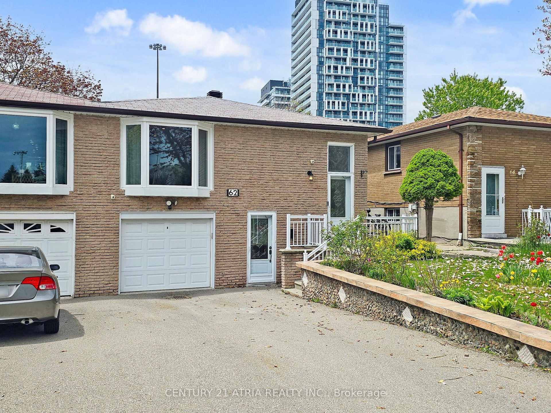 Property Photo: 62 Muirhead Road ON M2J 3W4