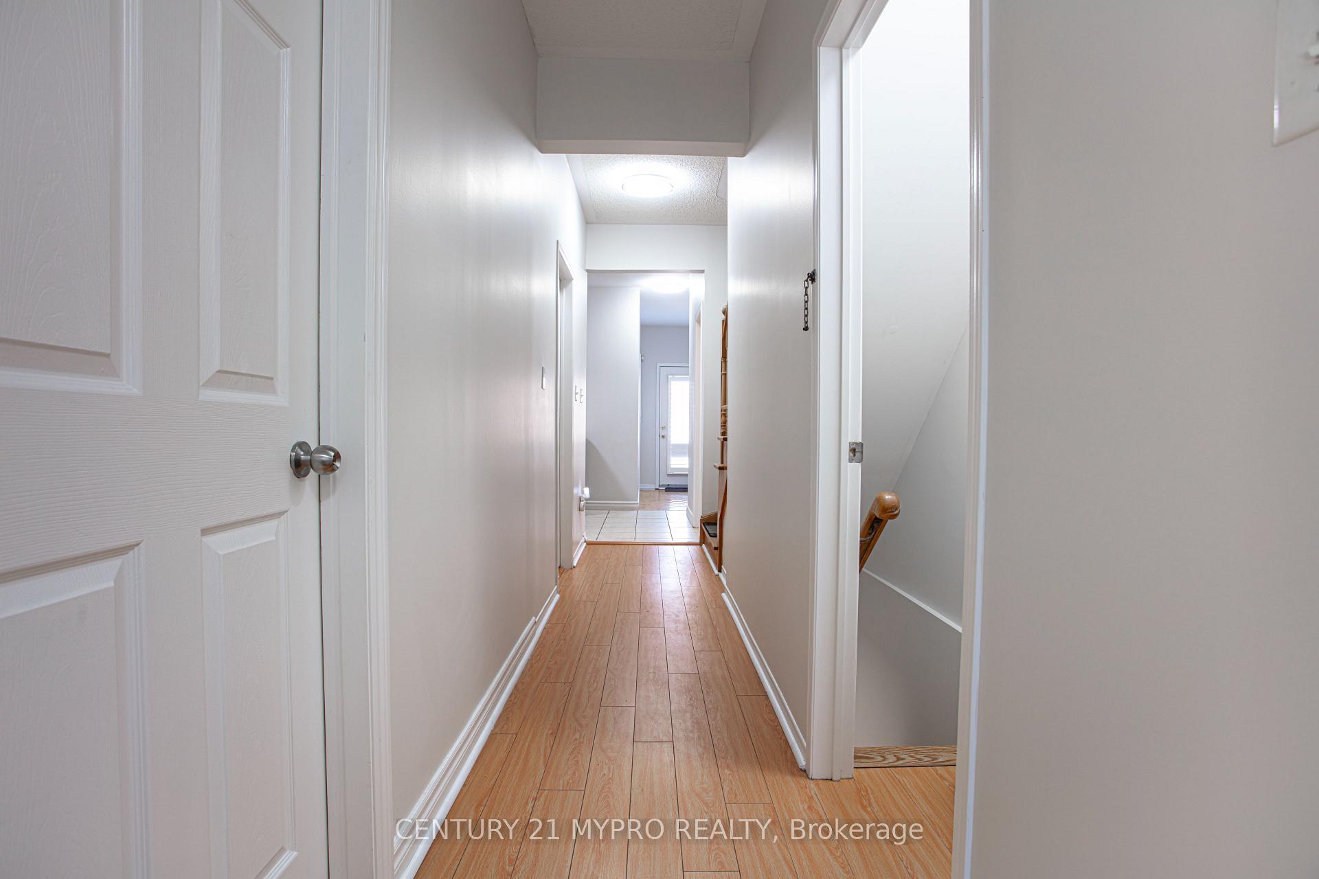 Photo de la propriété: 22 Mansur Terrace ON M3J 3R1