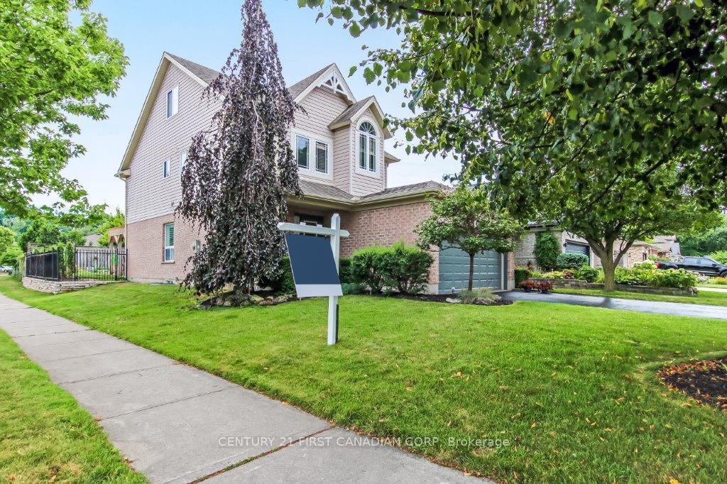 Property Photo: 1275 Crosscreek Crescent ON N5Y 6H6