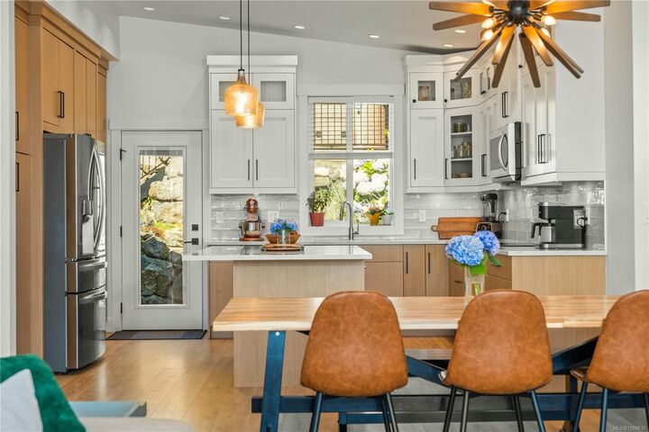 Property Photo: 143 Sunview Rd BC V9T 0M6