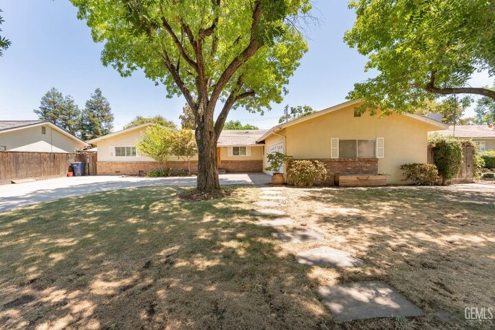 Property Photo:  800 N Terrace Street  CA 93274 